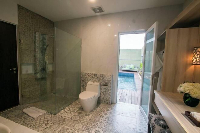 Bathroom 7