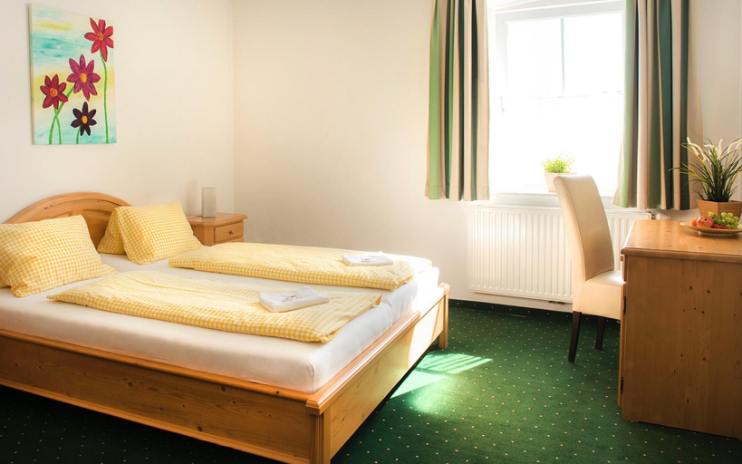 Bedroom 2, Hotel Alt-Oberndorf, Salzburg Umgebung