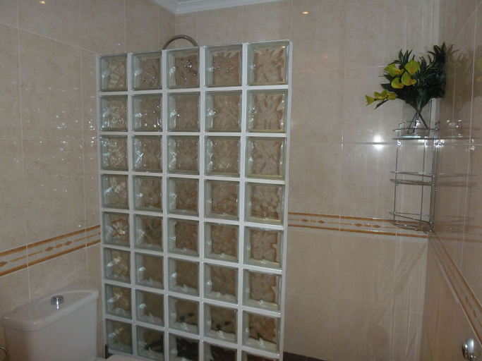 Bathroom 2, Oceanic Apartments, Santa Cruz