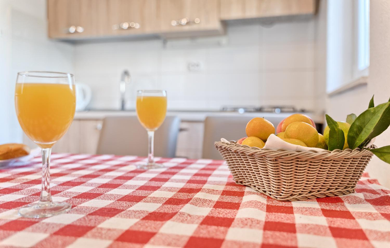 Others 5, Apartmani MARINA, Okrug