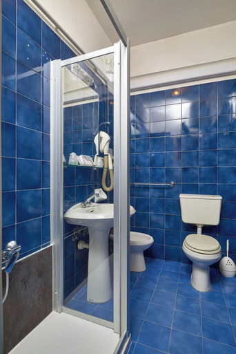 Bathroom 4, Hotel Garibaldi, Savona