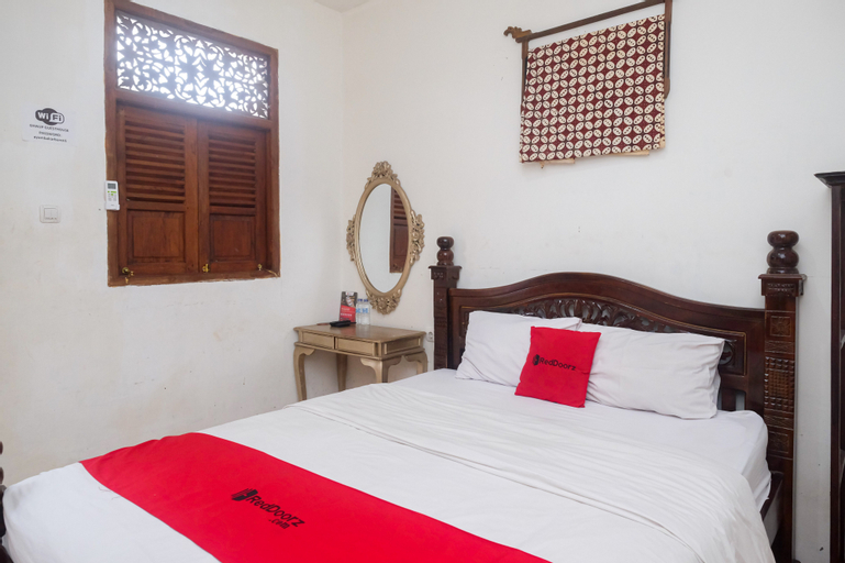 RedDoorz Syariah Near Wijilan 2 Yogyakarta - Tap to explore photos