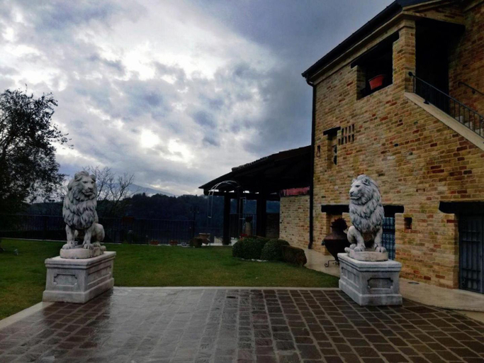 Others 2, La tana dei leoni, Ascoli Piceno