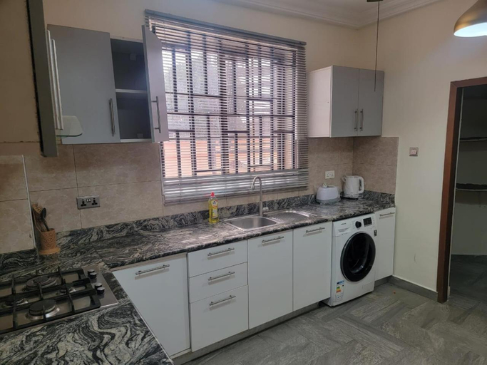 2, VaQ Apartments, Tema