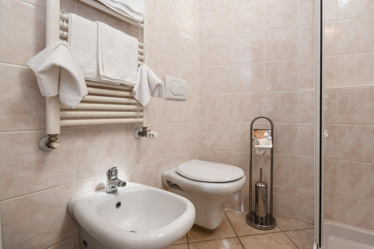 Bathroom 4, Catullo Apartments Sirmione, Brescia
