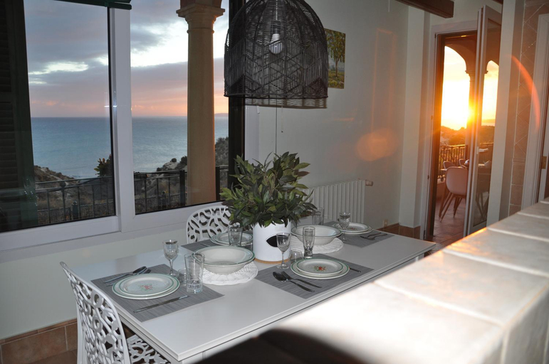 Kitchen 2, "LA FAVORITA", Alicante