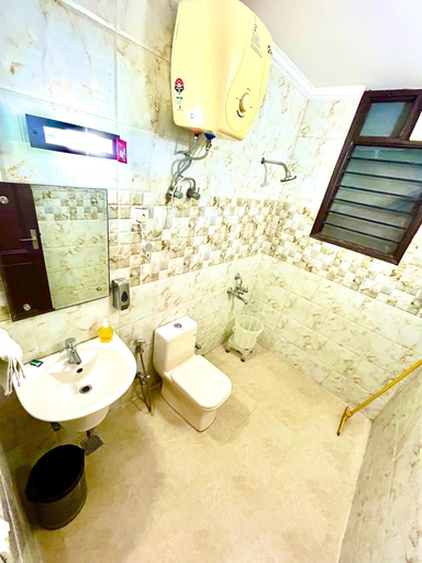 Bathroom 5, Golf Course Hotel Gurgaon, Gurgaon