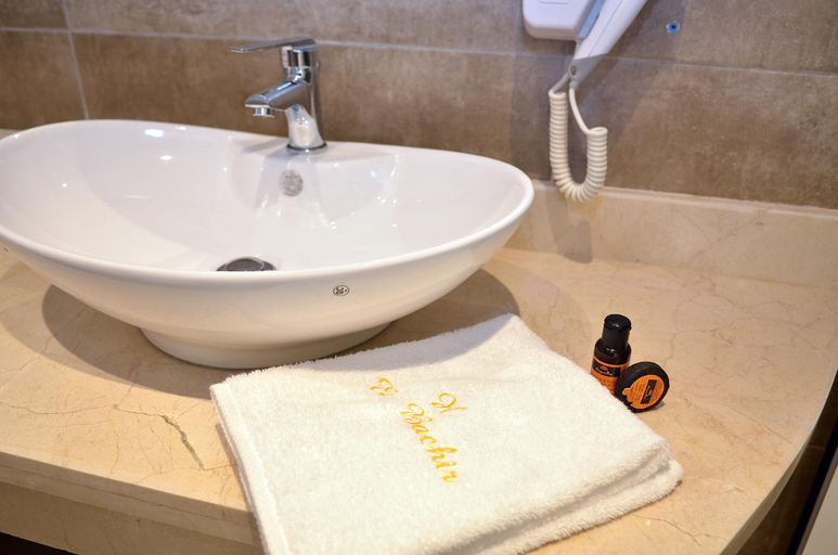 Others 4, Hotel El Bachir