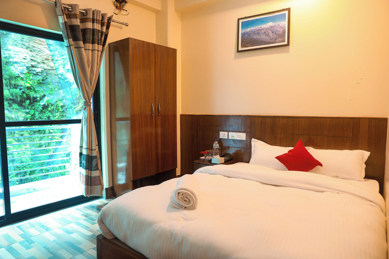 Bedroom 2, Shrestha Hotel HotSpring, Dhaualagiri