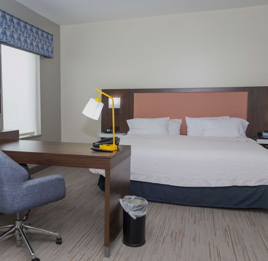Bedroom 4, Hampton Inn & Suites Riverton, Fremont
