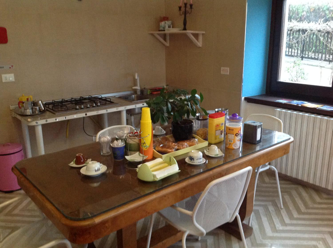 Others 3, Bed & Breakfast da Charlie, L'Aquila