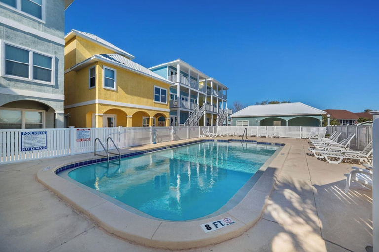 Sport & Beauty 4, Modern One Bedroom Lockout, Bay