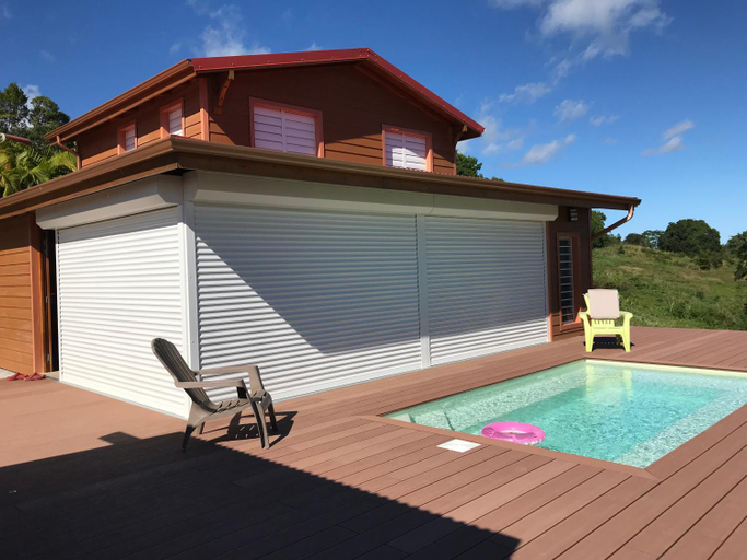 Others 3, Villa neuve de standing en bois avec piscine, Le Moule