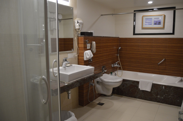 Bathroom 5, Fortune Inn Sree Kanya, Visakhapatnam - Member ITC Hotels' Group, Visakhapatnam