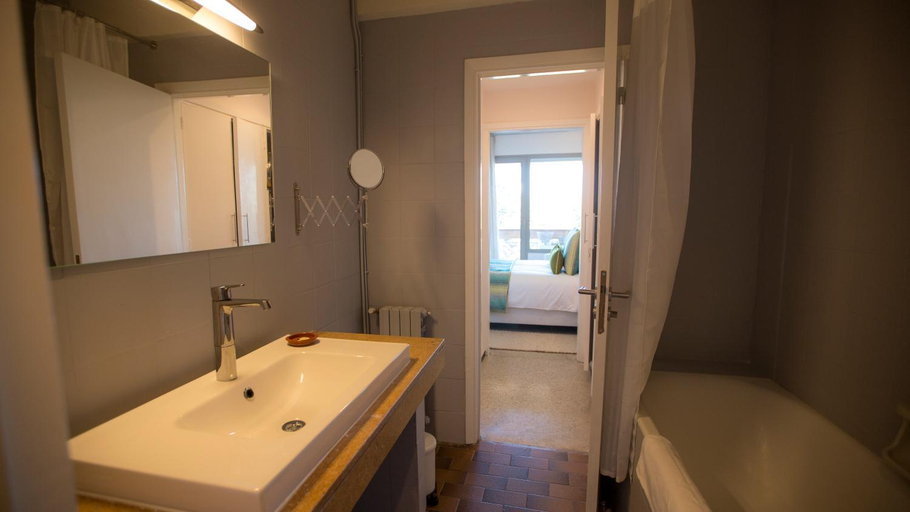 Bathroom 1, Balima Minaret Suites, Rabat