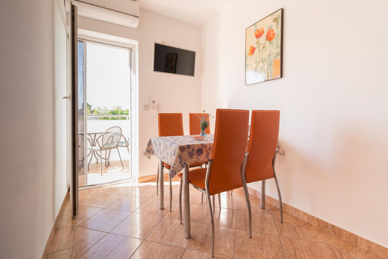 Others 3, Kristi apartment complex near the sandy beach - by TA Leut Agency, Privlaka