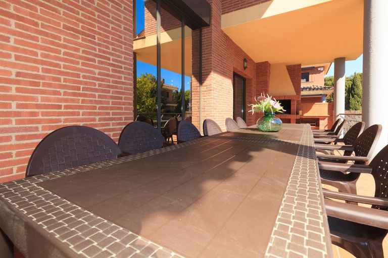 5, VILLA WINE EXPERIENCE Salou Center - SPA & Wine, Tarragona