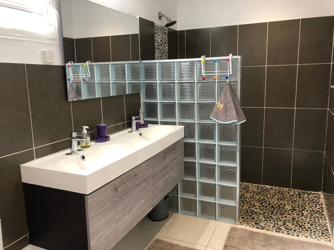 Bathroom, Villa Les Trois Moulins, Saint-François