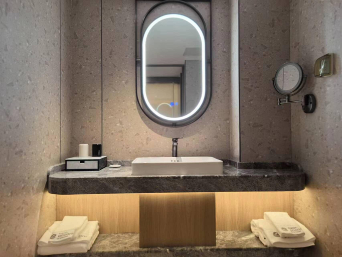 Bathroom 3, Ramada Encore by Wyndham Wuhan Int'l Conference Center, Wuhan
