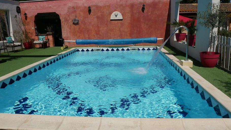 Swimming pool 4, MAS MAURANE-Roulotte avec SPA prive aux portes d'ARLES, Bouches-du-Rhône