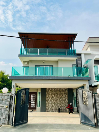 Luxurious Pool Villa , Ipoh with Karaoke, Snooker for 15-20 pax, Kinta