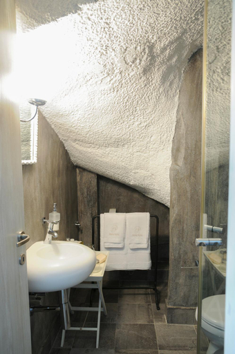 Bathroom 2, The Seascape Villa by Luxlikehome, Central Macedonia