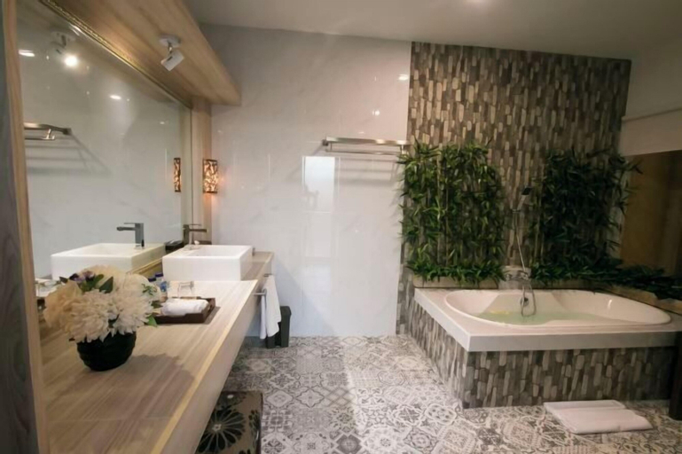 Bathroom 8