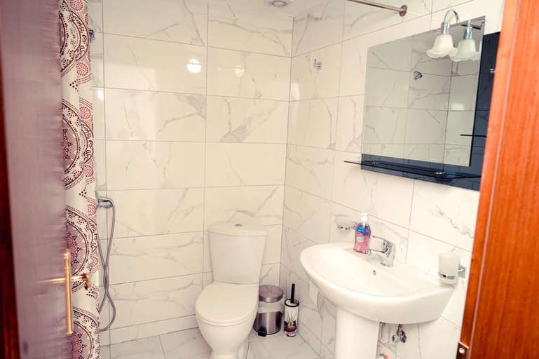 Bathroom 3, Cico Hostel &private room, Gjirokastrës