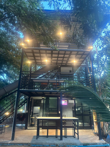 Exterior 6