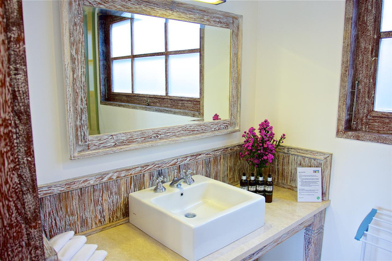 Bathroom 14