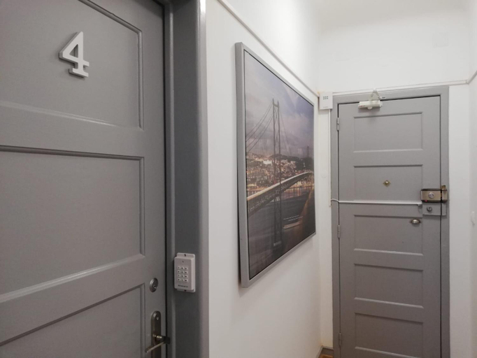 Others 5, BED&SHOWER Moscavide -Self Check-In, Loures