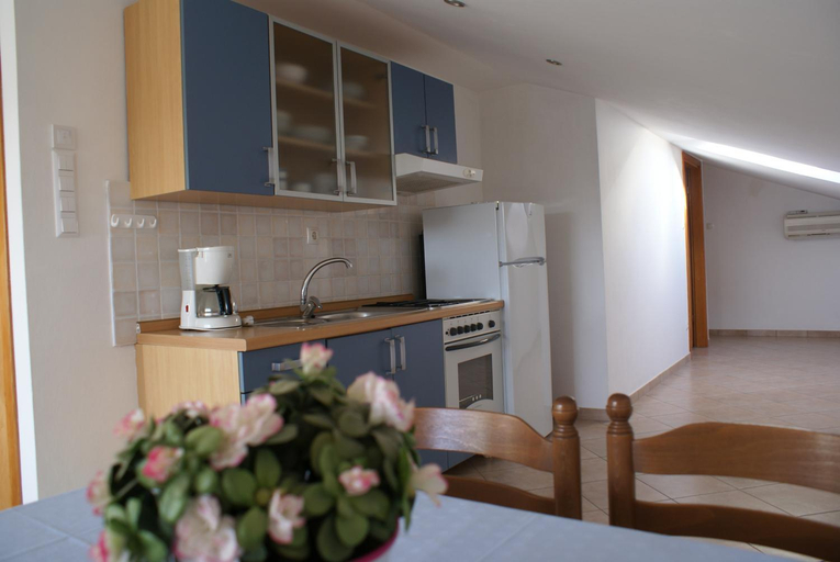 Others 5, Apartments Robert, Malinska-Dubašnica