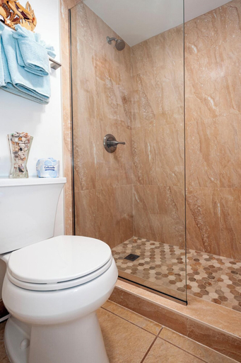 Bathroom, Sealodge E10, Kauai