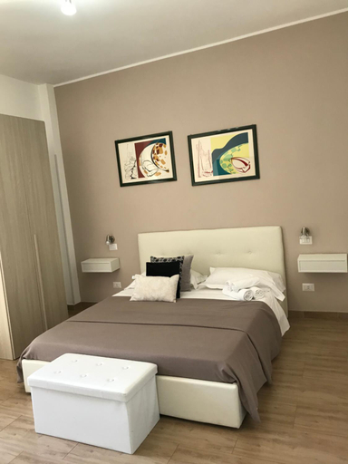 Others 5, Juna's guest house, Rome