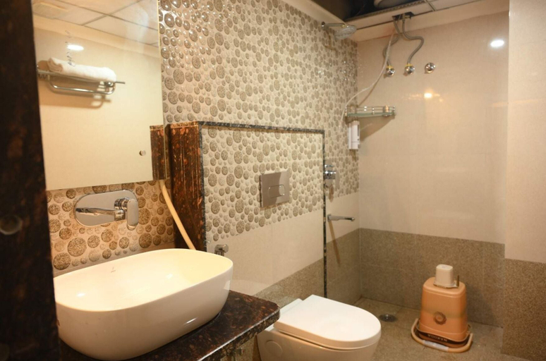 Bathroom 4, Hotel Ganga Kaveri, Varanasi