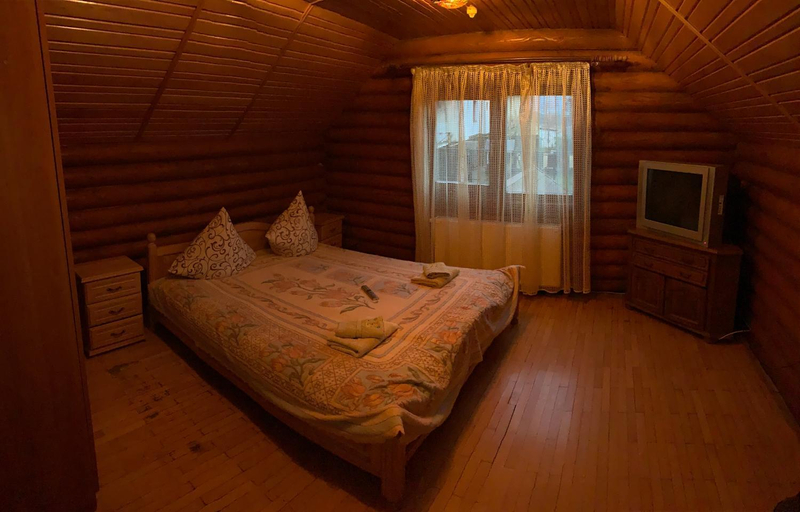 Bedroom 2, Рутенія, Svaliavs'kyi