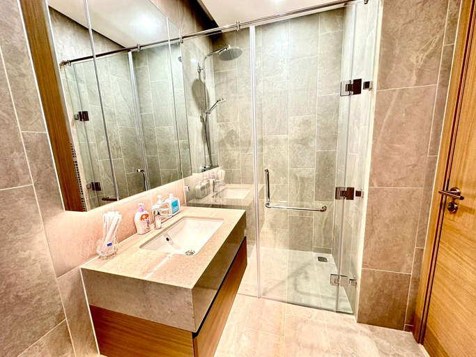 Bathroom 3, Lancaster Luminaire Apartment-DWG, Đống Đa