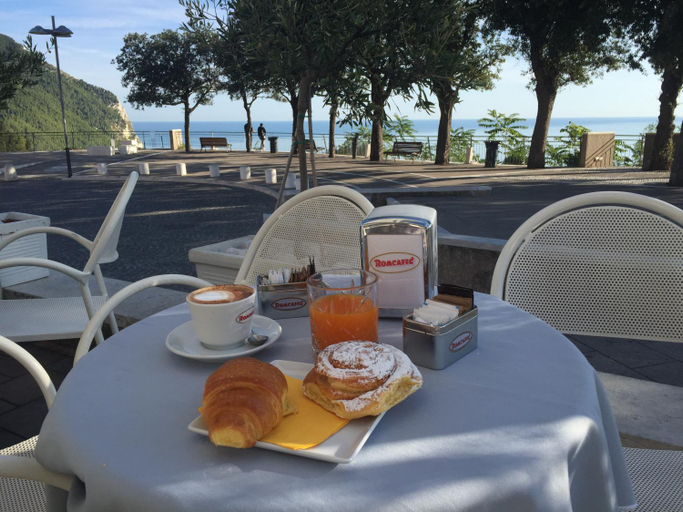 Food & Drinks 4, L'Orizzonte Relais Sirolo, Ancona