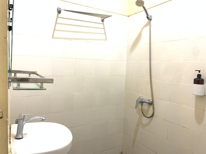 Bathroom 4, Hotel Larismanis Syariah, Semarang