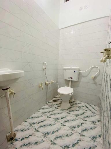 Bathroom, Dhanwantri Niwas Guest House By GRB, Varanasi