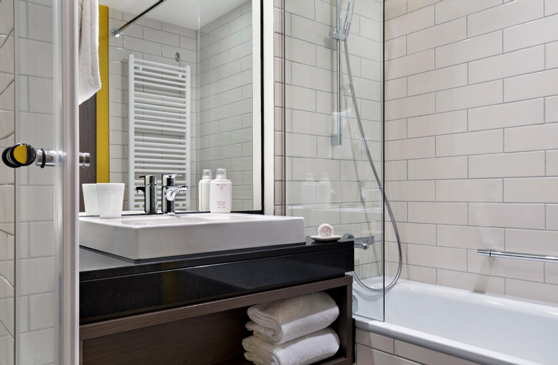Bathroom 26