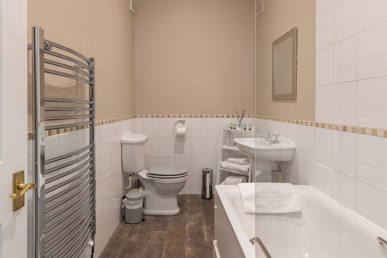 Bathroom 3, Hewitt's Restaurant & Rooms, Isle of Wight
