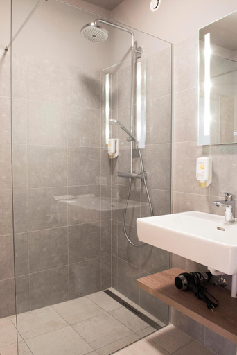 Shower 2, Daxburg Apartments, Innsbruck