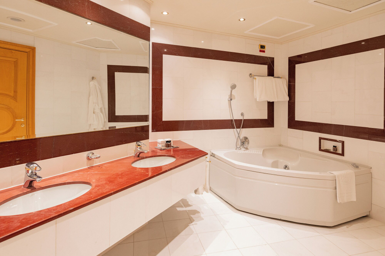 Bathroom 5, Royal Hotel Carlton, Bologna