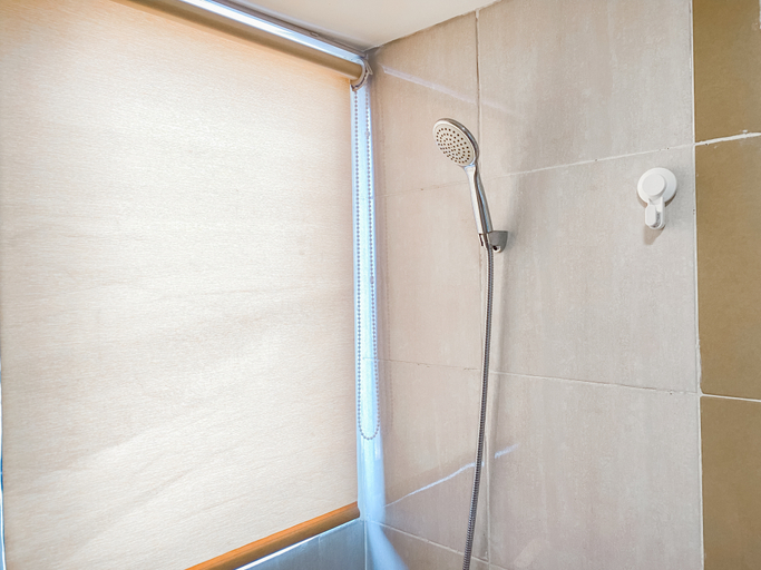 Bathroom 5, Convenient and Tidy 2BR at Meikarta Apartment By Travelio, Cikarang