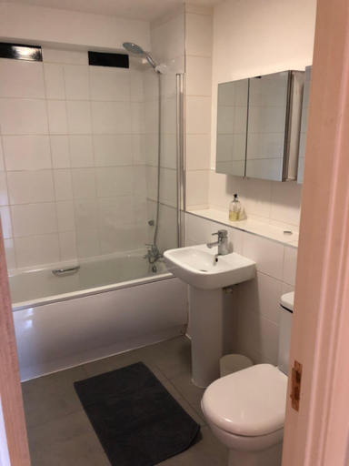 Others 3, Spacious Clapham Apartments, London