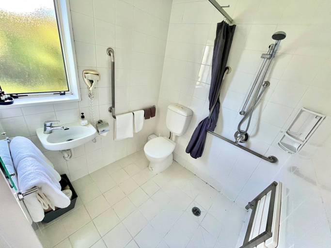 Bathroom 4, Amalfi Motor Lodge, Christchurch