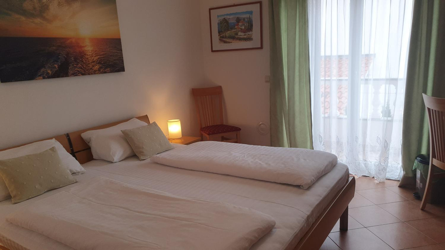 Others 4, B&B La Perla 1, Punat