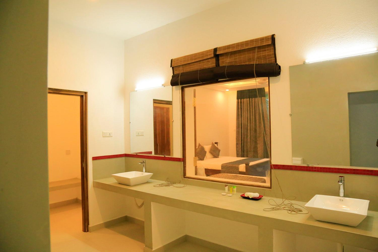 Bathroom 2, Tara Watergate, Thissamaharama