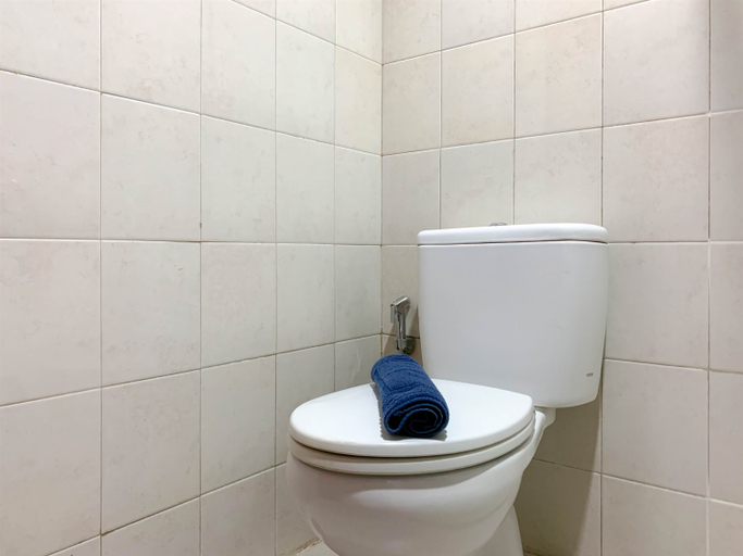 Bathroom 2, Comfort 1BR Apartment at Thamrin Residence By Travelio, Jakarta Pusat